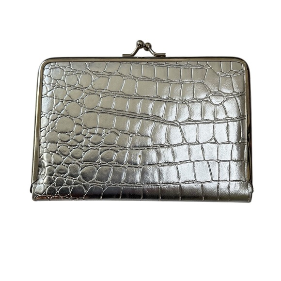 Accessories - Kiss Lock 4x6 Photo Clutch Silver